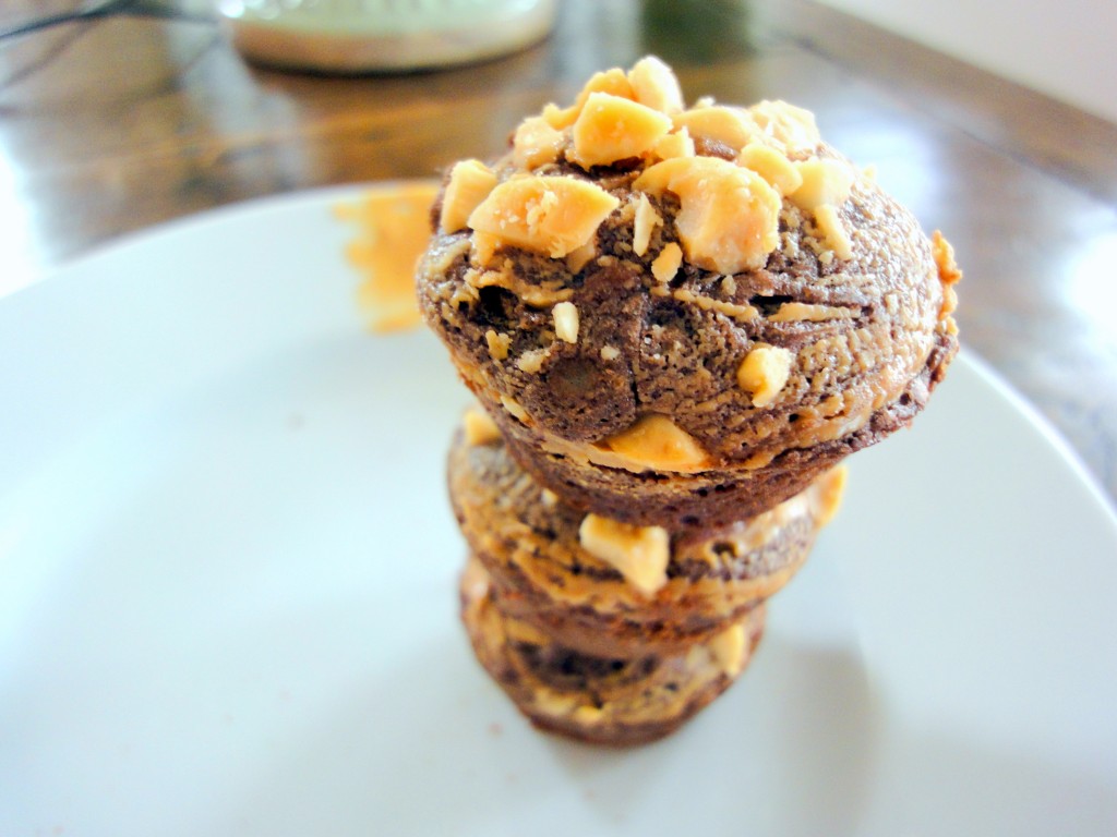 These Nutella Peanut Butter Brownie Bites are cute, fudgy, and garnished with peanuts! They use only 5 ingredients to make.