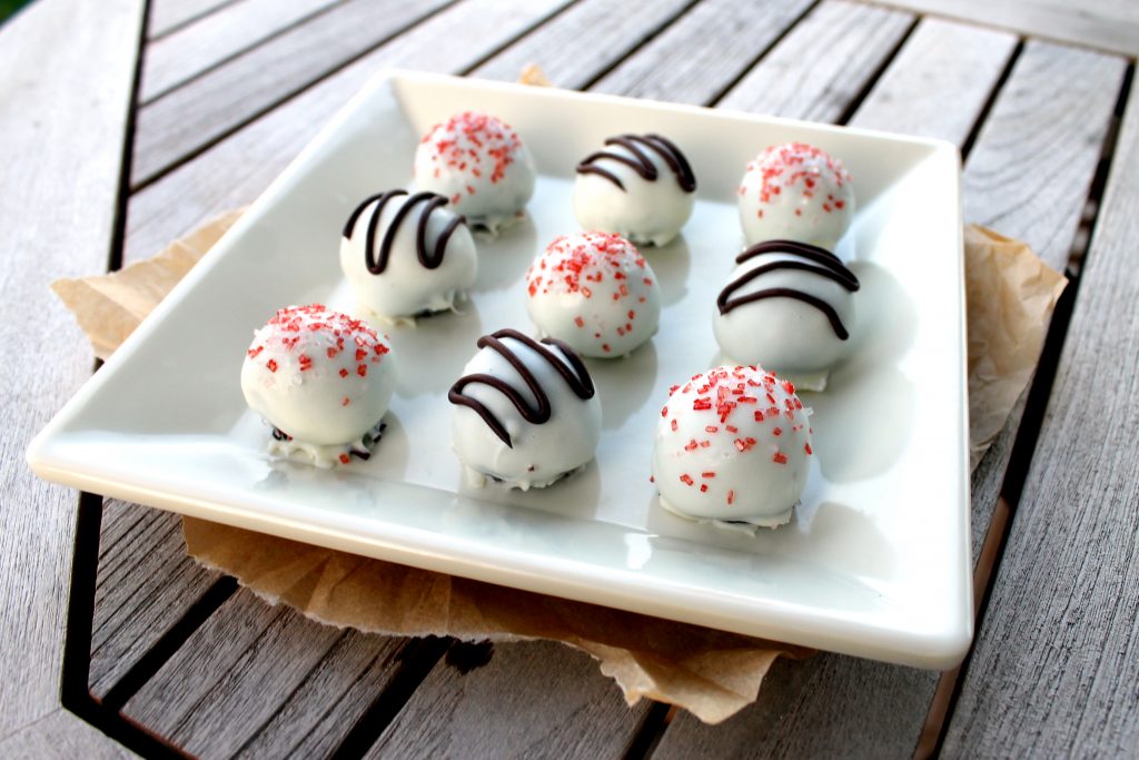 Only three ingredients in the recipe for these delicious Chocolate Peppermint Truffles! The chocolate peppermint cookie truffle filling is creamy and refreshing. These will fly off the dessert plate.