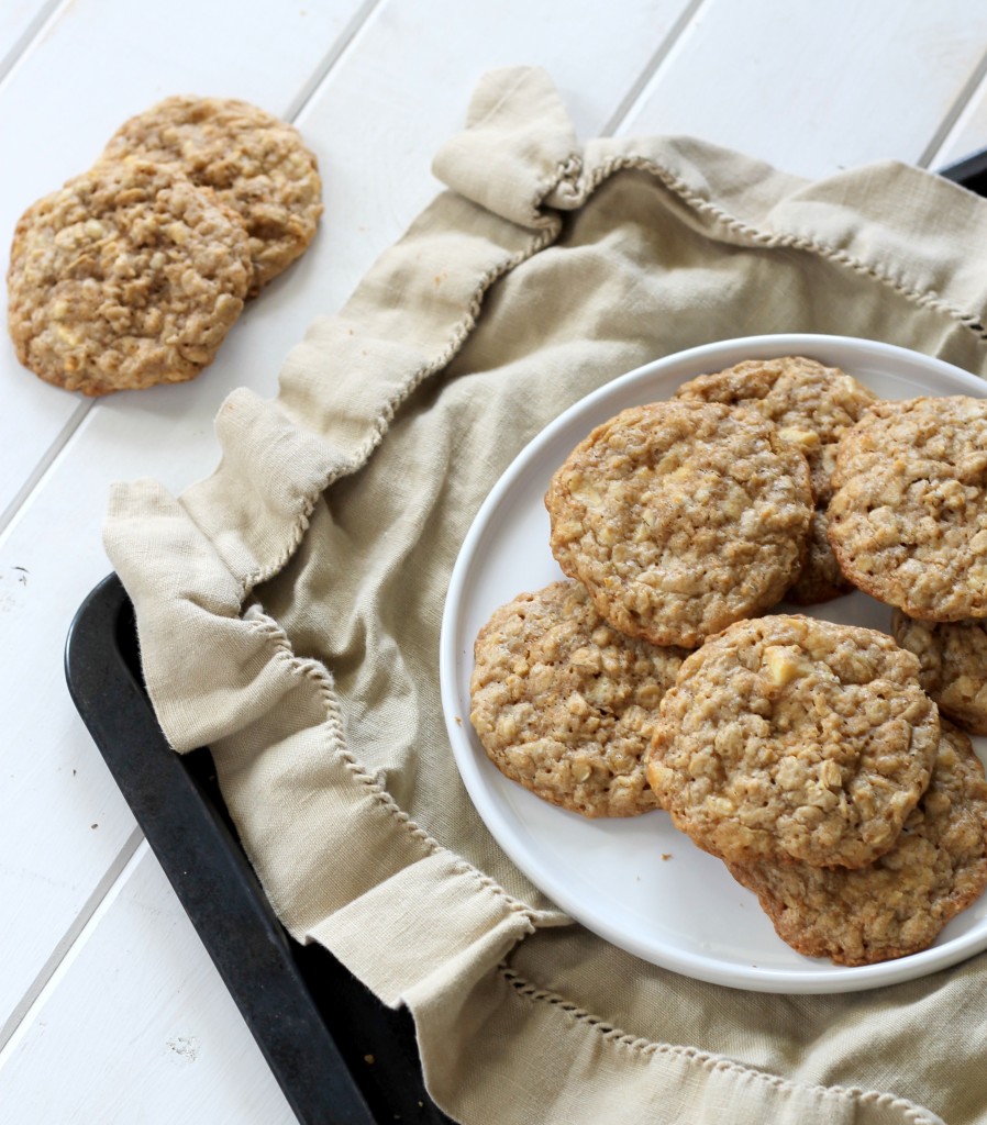 These White Chocolate Cinnamon Oatmeal Cookies are soft and delicious! They are full of warm, homey flavors packed into a chewy oatmeal cookie.