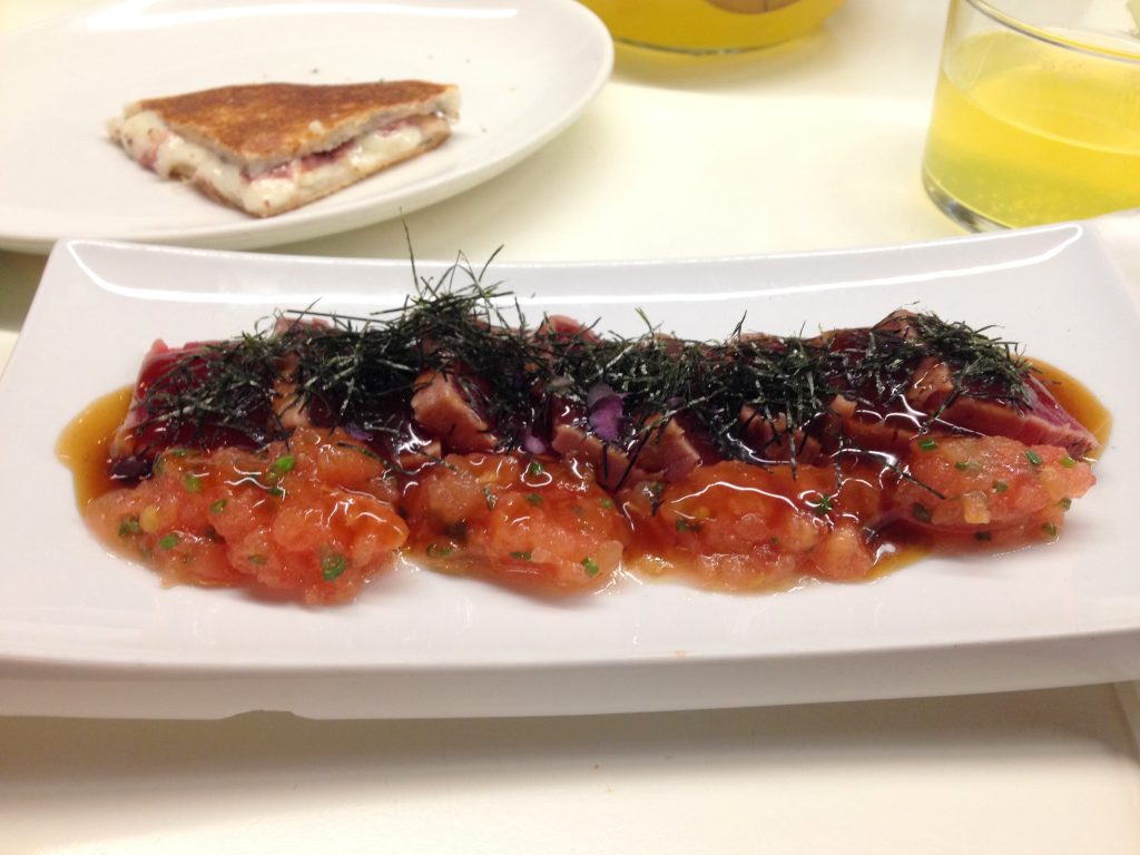Tuna Tartare with Seaweed & Tomatoes from Tapas 24, Barcelona | Bakerita.com