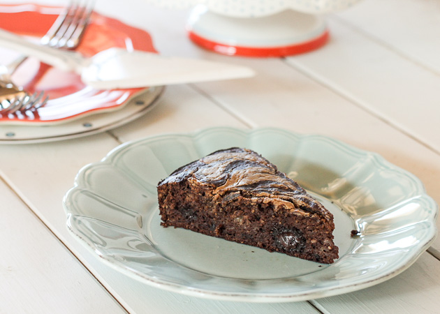 This Banana Cocoa Cake with Almond Butter Swirl will satisfy your chocolate cravings without breaking your diet. This cake is Paleo, gluten-free, sweetened almost entirely with bananas, and healthy enough for breakfast!