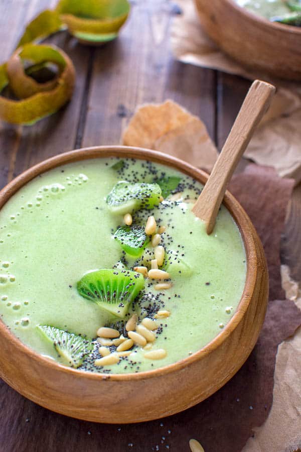 Green Matcha Smoothie Bowl from Cooktoria 