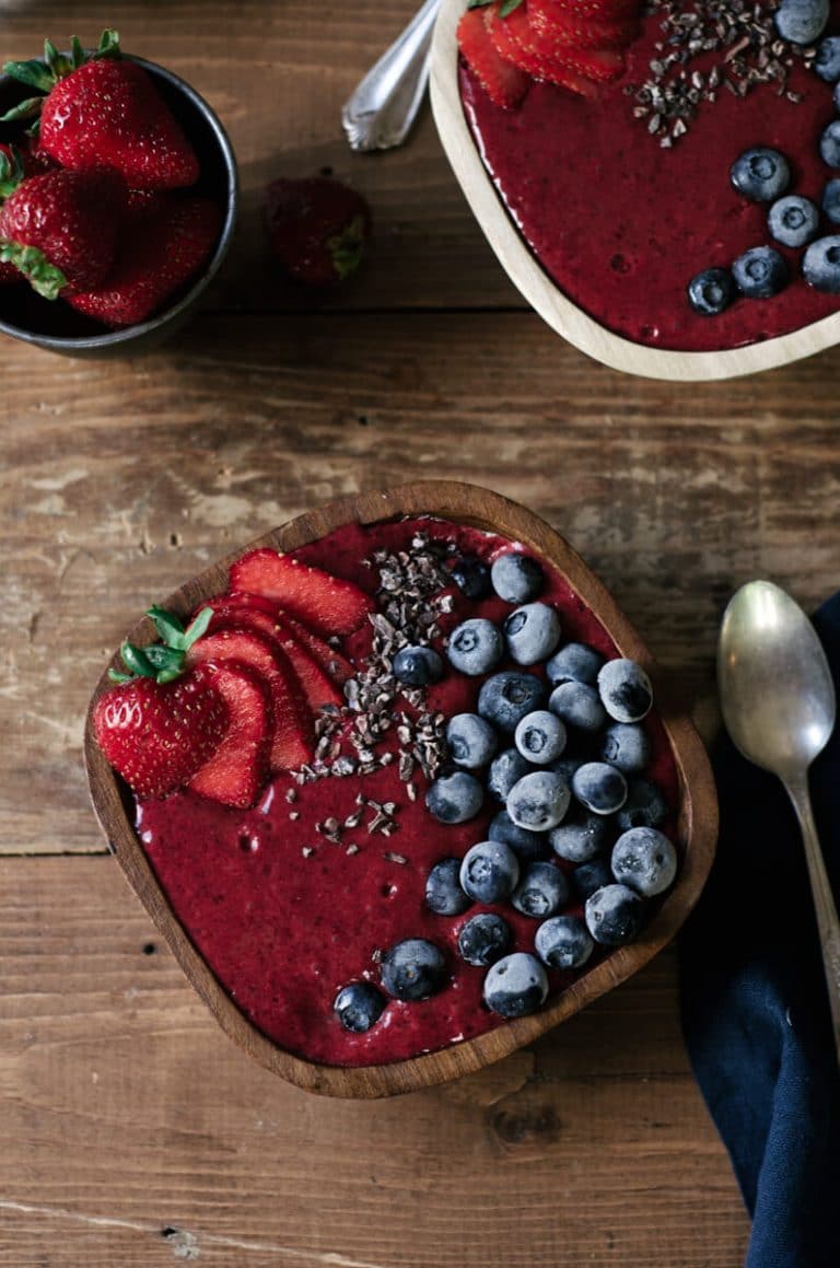4 Ingredient Berry Vegan Smoothie Bowl - Paleo Gluten Free Eats
